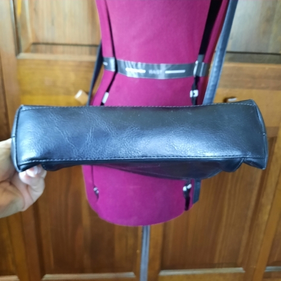 Tignanello black genuine leather flat pocket crossbody purse - Picture 10 of 14